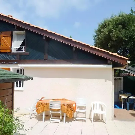 Prázdninový dům Maison Proche Au Calme Avec Piscine